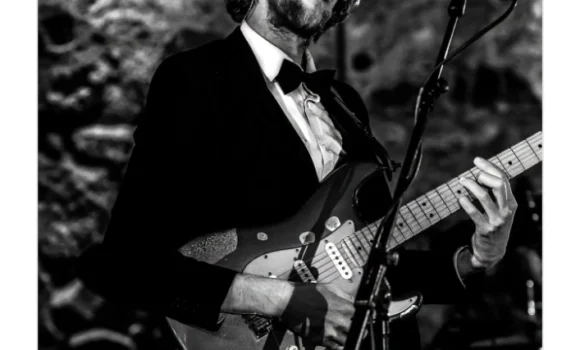 Corra Music - Scottish wedding band based in Edinburgh, performing at weddings, ceilidhs, parties and celebrations across Scotland and beyond 1