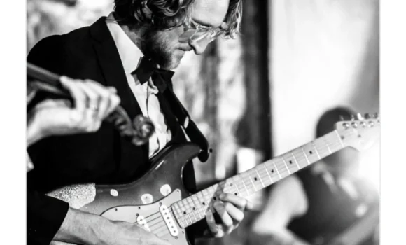 Corra Music - Scottish wedding band based in Edinburgh, performing at weddings, ceilidhs, parties and celebrations across Scotland and beyond 2