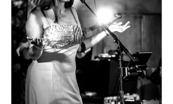 Corra Music -Scottish wedding band based in Edinburgh, performing at weddings, ceilidhs, parties and celebrations across Scotland and beyond 3