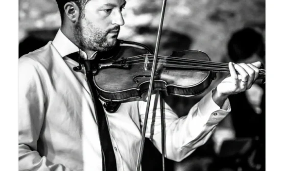 Corra Music - Scottish wedding band based in Edinburgh, performing at weddings, ceilidhs, parties and celebrations across Scotland and beyond 6
