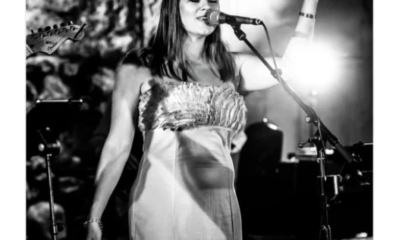 Corra Music - Scottish wedding band based in Edinburgh, performing at weddings, ceilidhs, parties and celebrations across Scotland and beyond 7